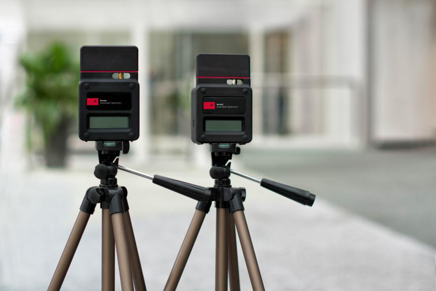 twee meters op een statief