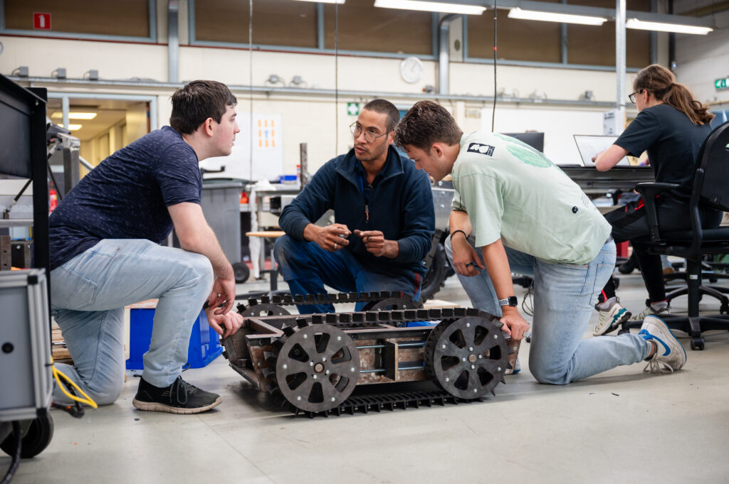 Foto Studenten Robot